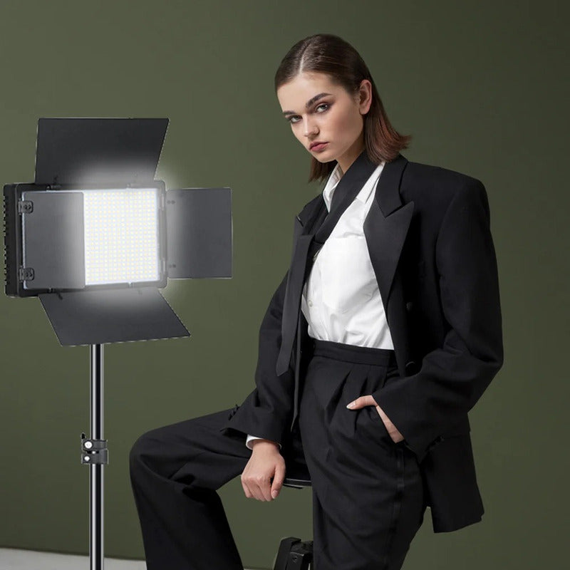 Luz Relleno Con Trípode Kit Profesional Reflector Pro 600led Negro Blanco Frío